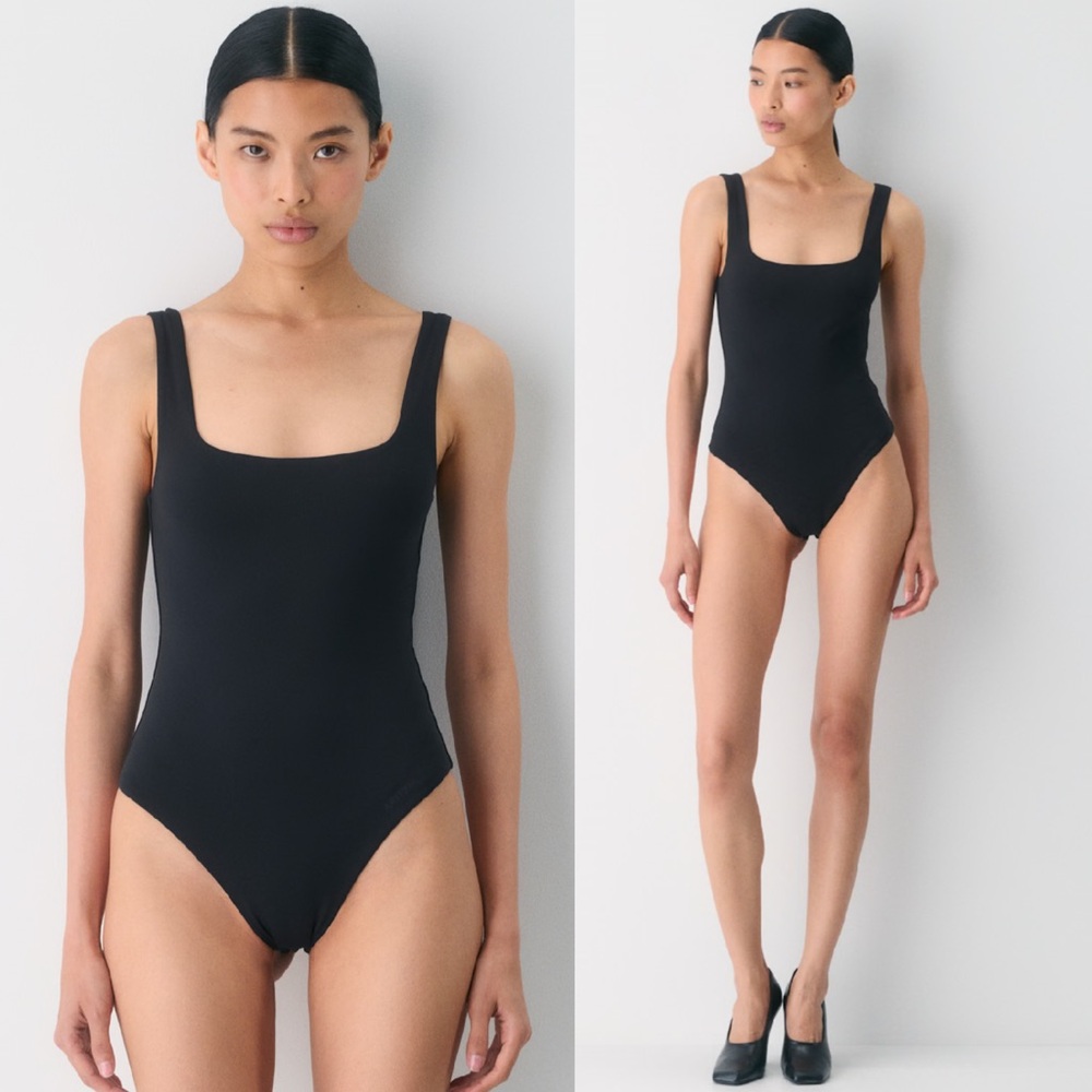 ARITZIA Babaton Black Squareneck Bodysuit Size Medium